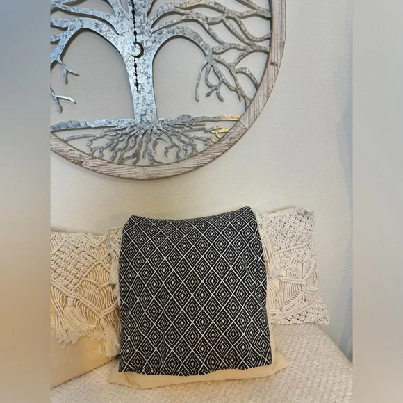 FOREVER 21 Miniskirt Boho Pattern, Bodycon. Black & White - Picture 3 of 5